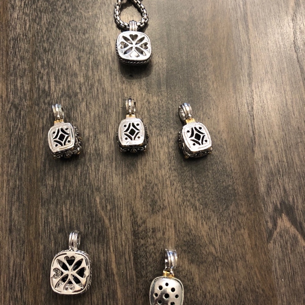 Necklaces - Picture 5 of 7